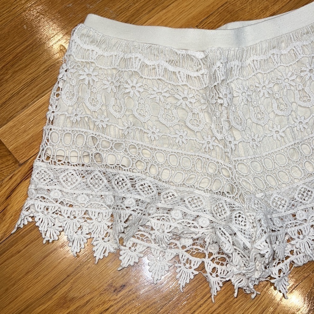 Women’s lace shorts - Picture 2 of 5
